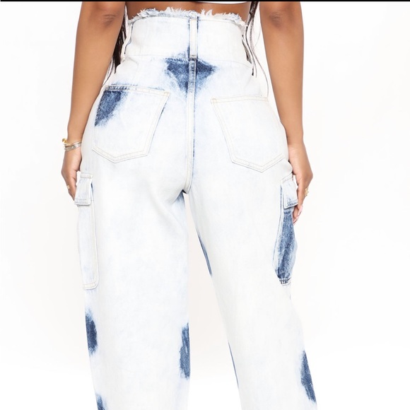 Fashion Nova “Livin N A Dream” Bleached Balloon Jeans - Picture 3 of 4